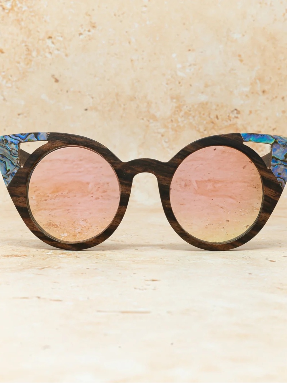 Round Wood-Effect Sunglasses with Pink Lenses and Abalone Accents